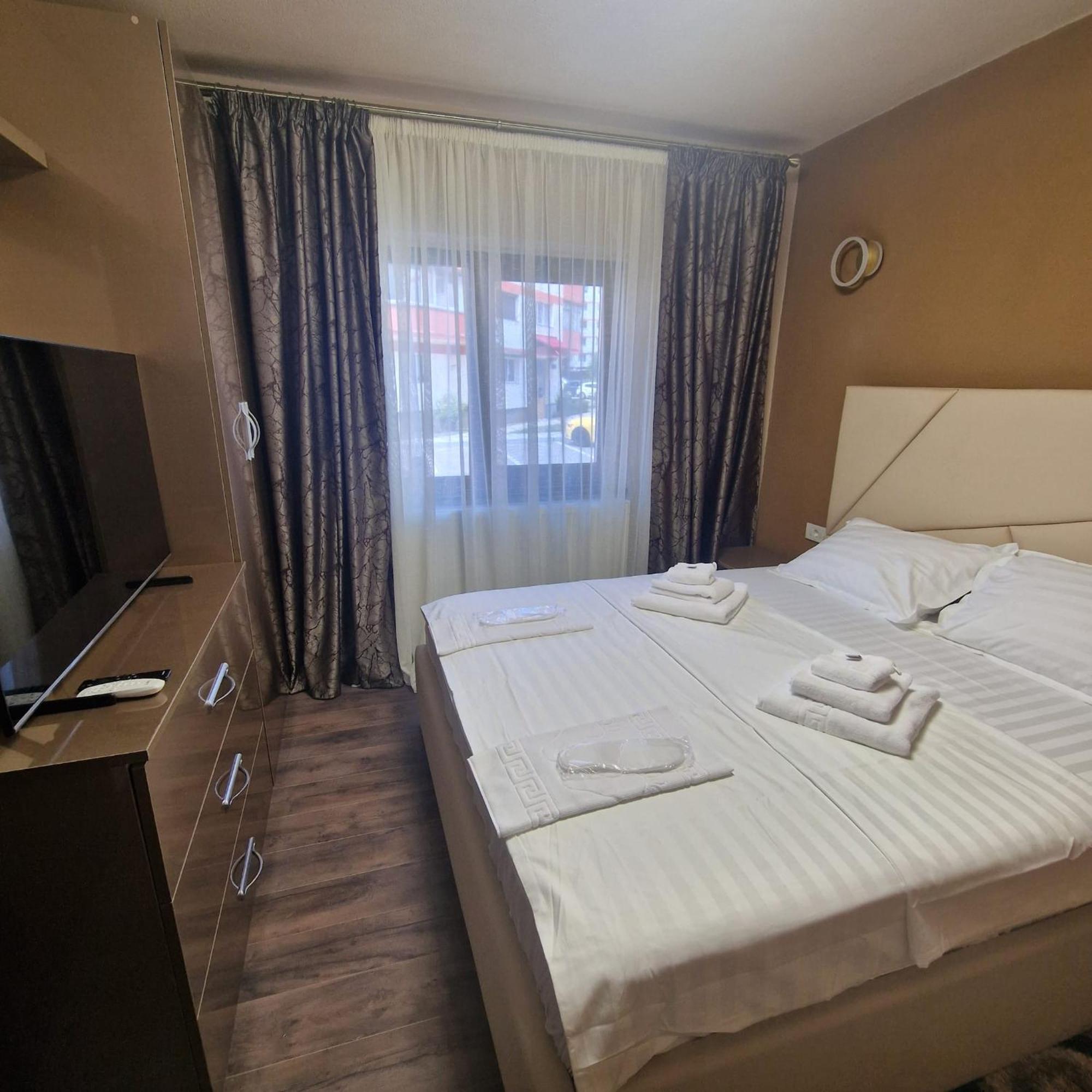 Apartament Iulius 3 Manastire Curtea de Argeş Exteriör bild