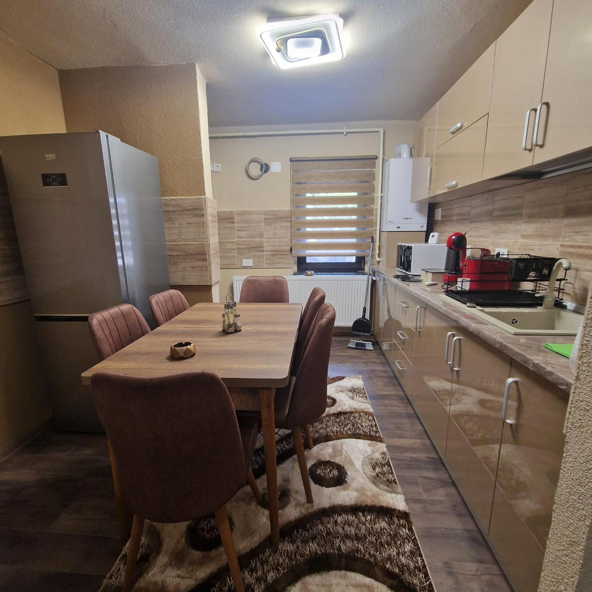 Apartament Iulius 3 Manastire Curtea de Argeş Exteriör bild