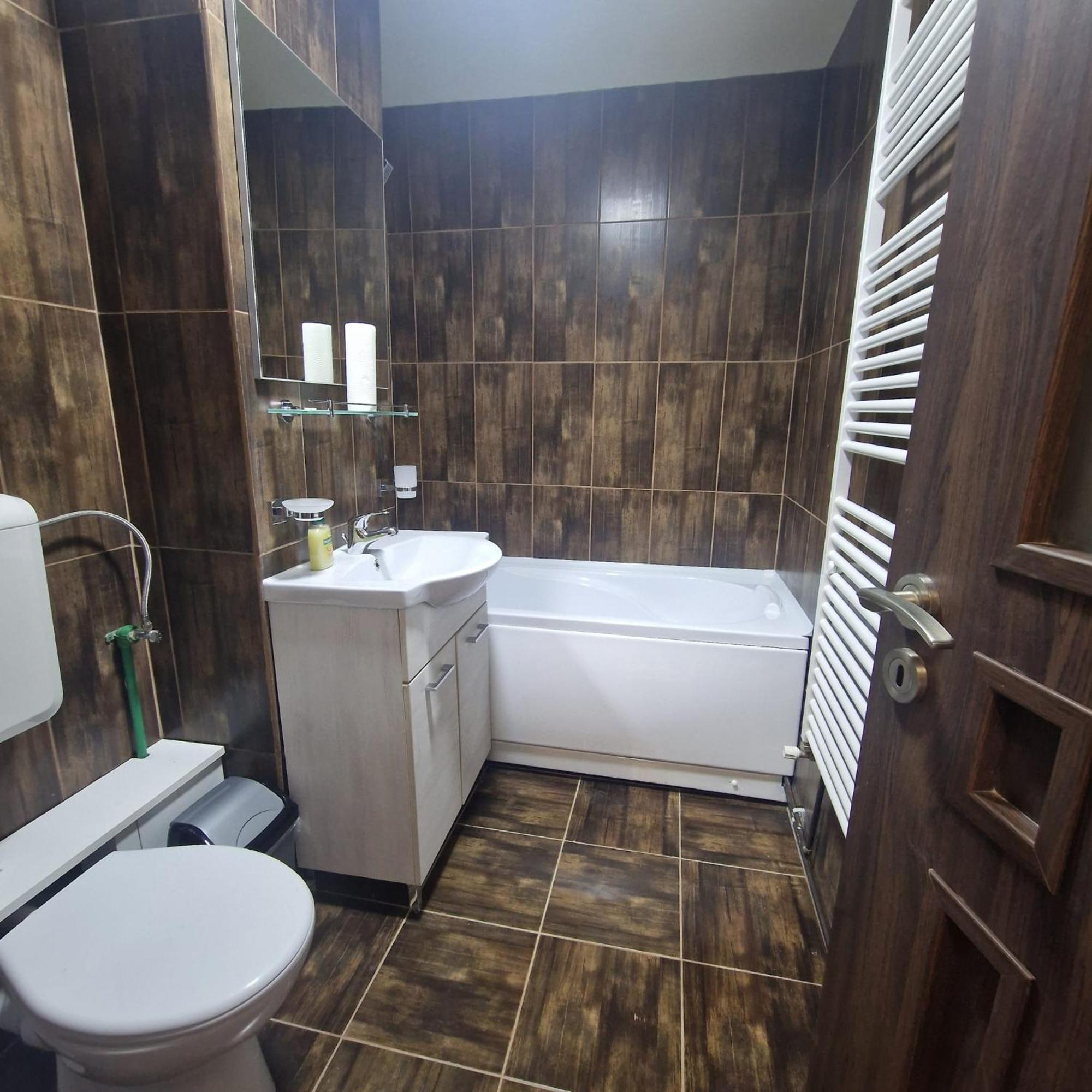 Apartament Iulius 3 Manastire Curtea de Argeş Exteriör bild
